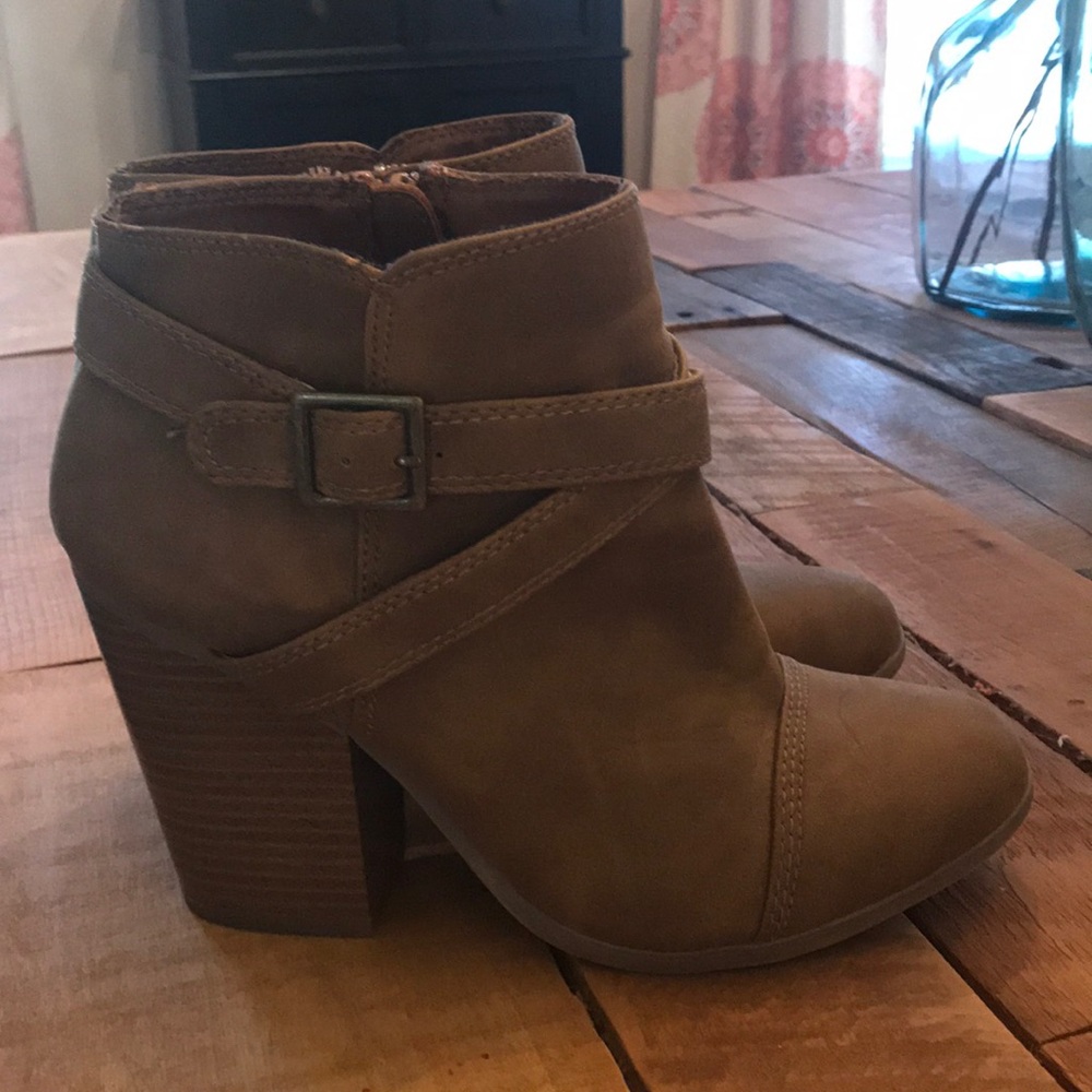 LC Lauren Conrad Ankle Boots